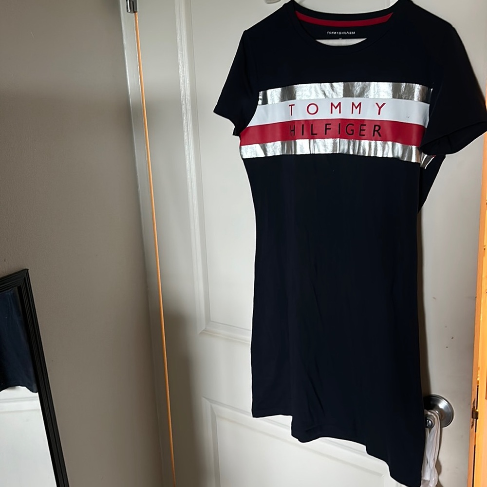 Tommy Hilfiger - Picture 1 of 2
